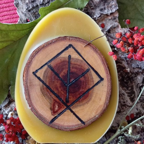 RUNŲ NAMŲ TALISMANAS – namų apsauga nuo barnių ir pykčio.